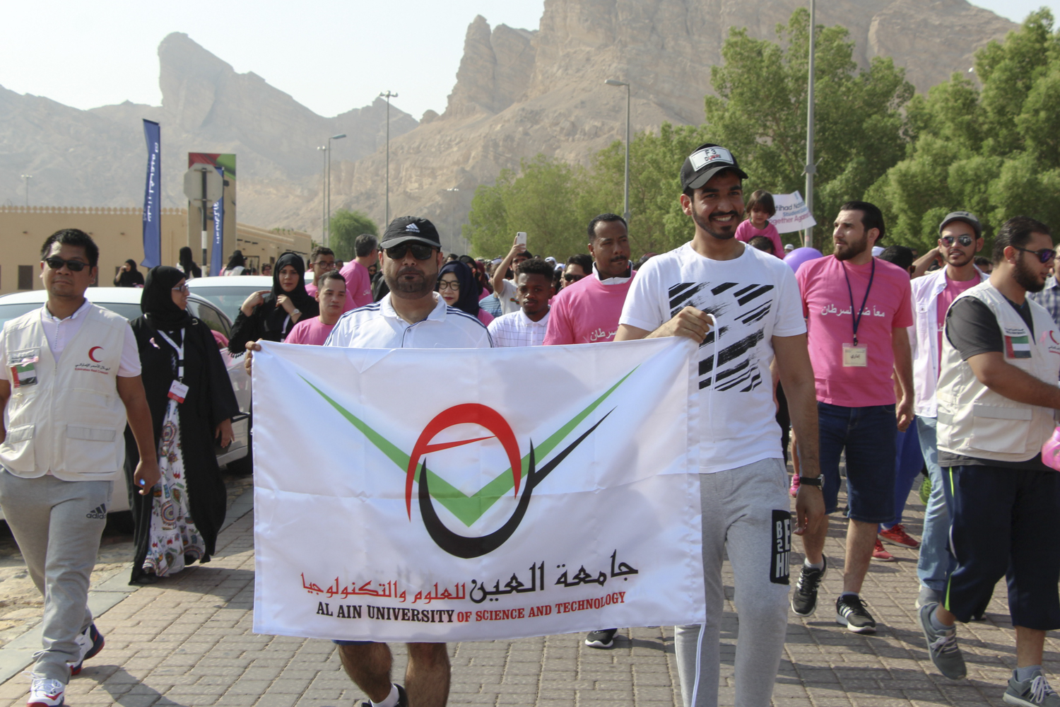 جامعة العين تشارك في مسيرة مشي ضد السرطان - جامعة العين