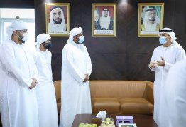Engineering students gift a copy of Al Khaleej newspaper to the Chancellor