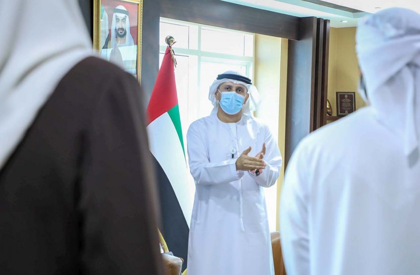 Engineering students gift a copy of Al Khaleej newspaper to the Chancellor