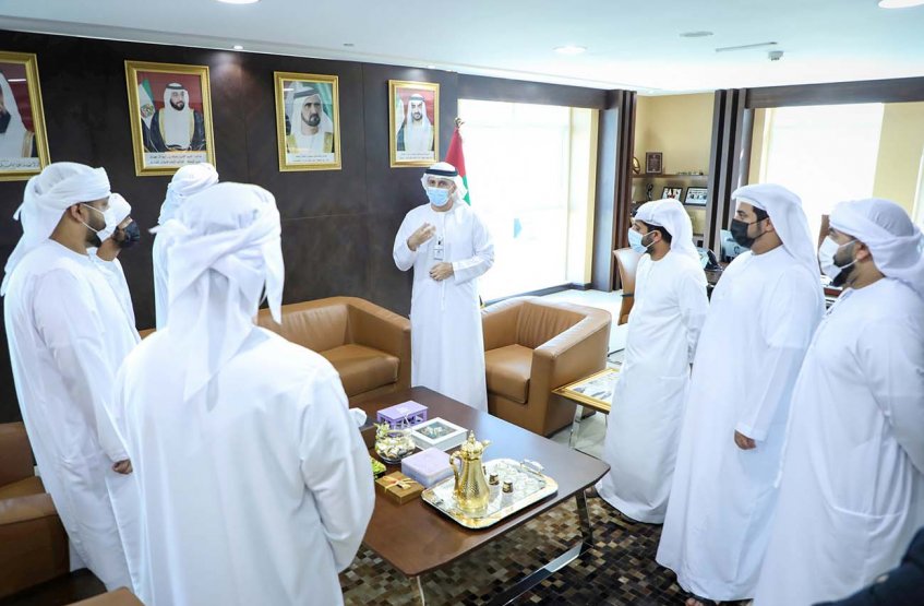 Engineering students gift a copy of Al Khaleej newspaper to the Chancellor
