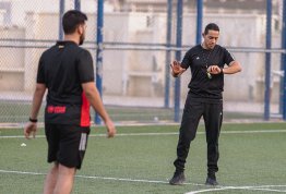 كرة القدم في نصف ملعب 1 ضد 1