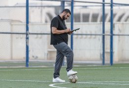 كرة القدم في نصف ملعب 1 ضد 1